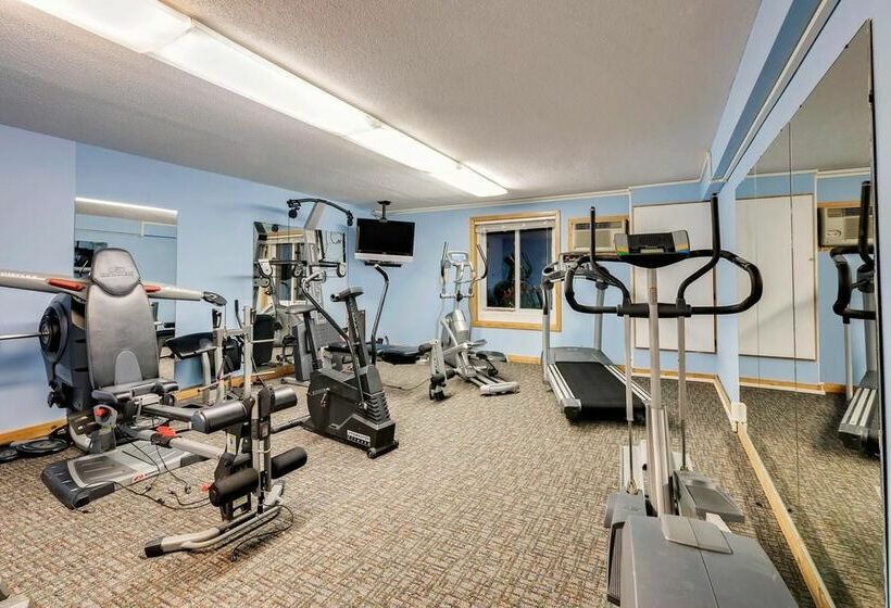 בית מלון כפרי Grand Forks Travelodge