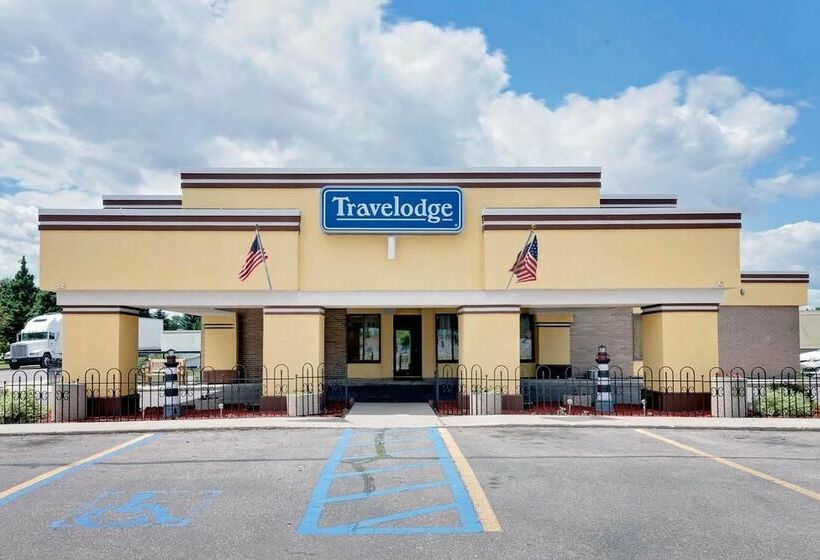 בית מלון כפרי Grand Forks Travelodge