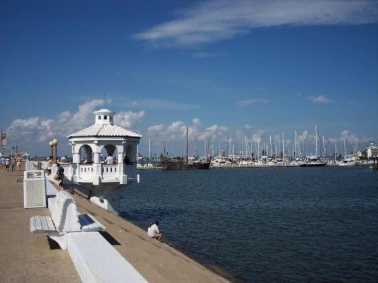 Отель Harbor Inn Bayfront