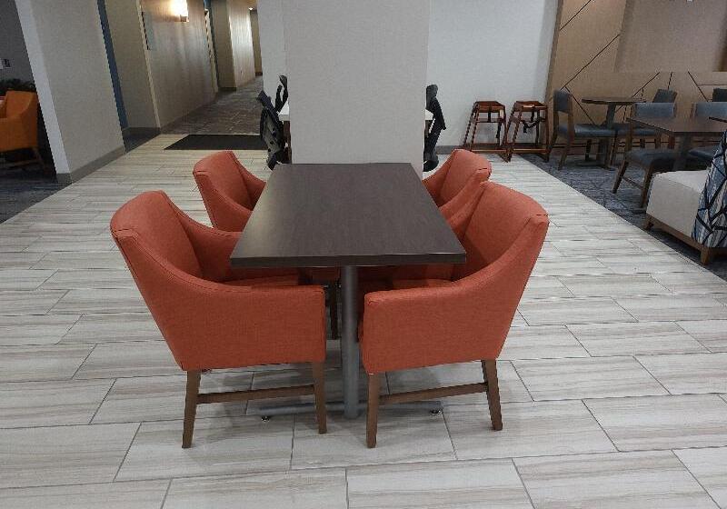 Holiday Inn Express Hotel & Suites Tipp City, An Ihg