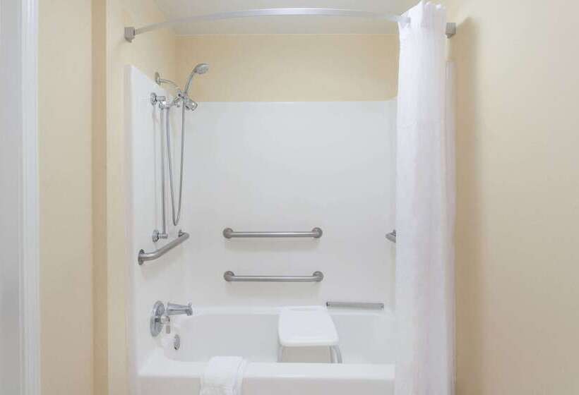 فندق Howard Johnson By Wyndham Jackson