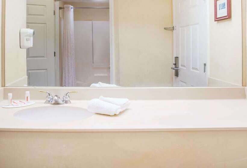 فندق Howard Johnson By Wyndham Jackson