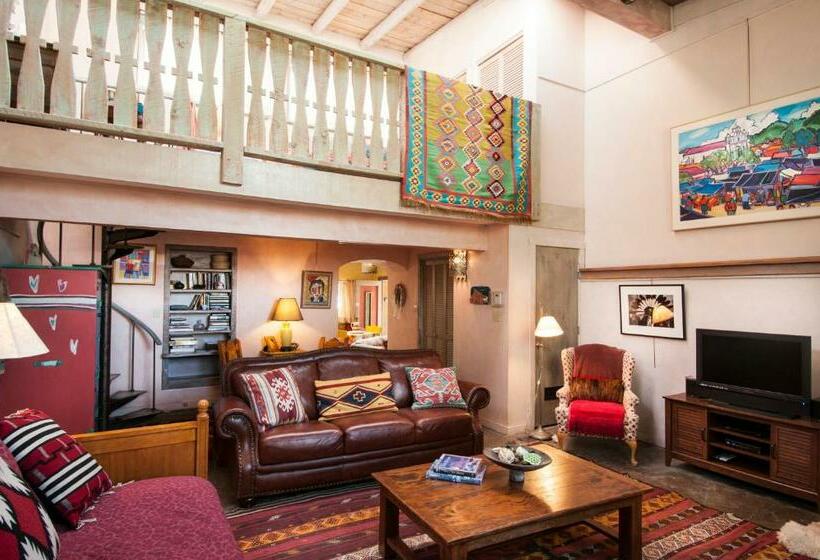 ホテル Inger Jirby Gallery & Guest Houses