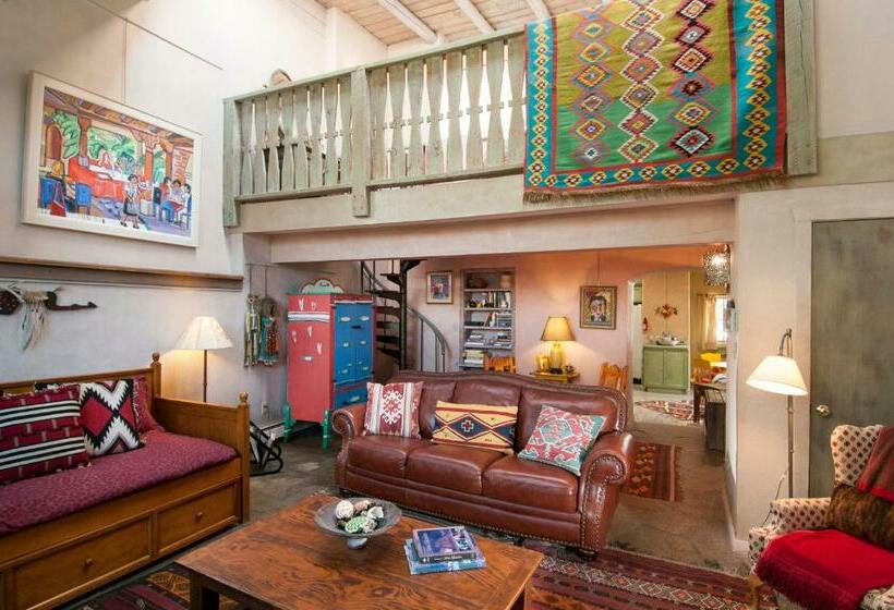 ホテル Inger Jirby Gallery & Guest Houses