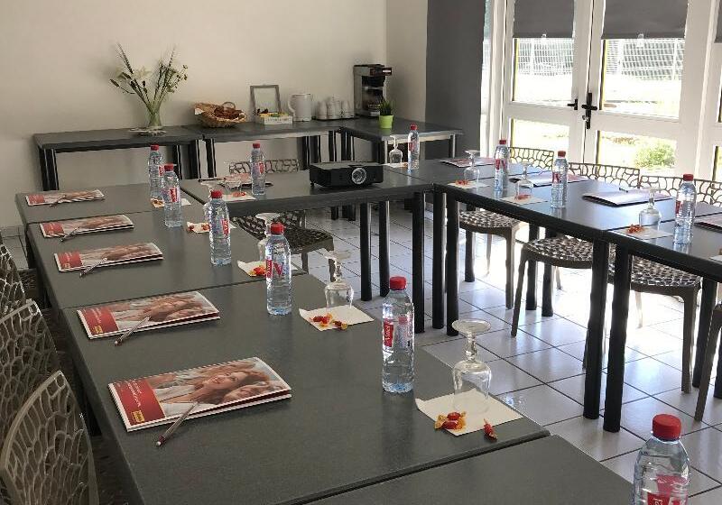 ホテル Initial By Balladins Tours Sud