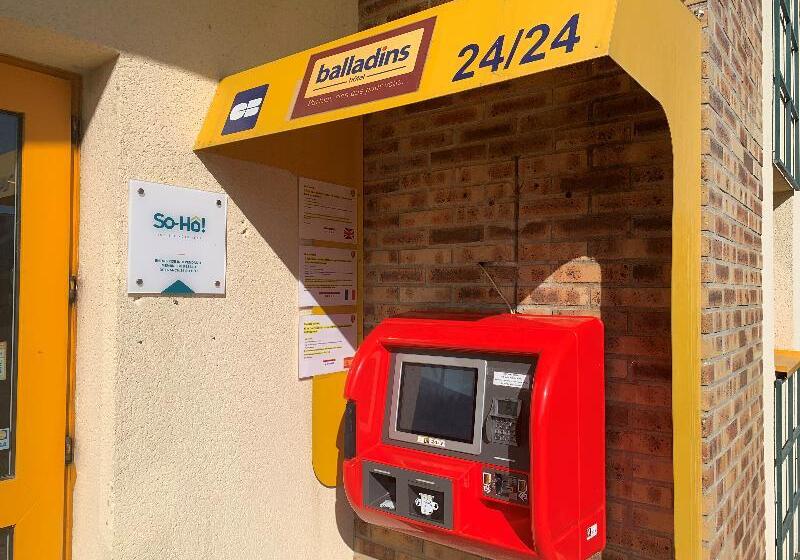 בית מלון כפרי Initial By Balladins Tours Sud