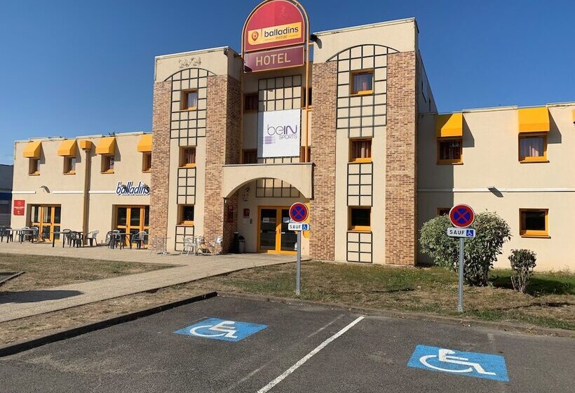 בית מלון כפרי Initial By Balladins Tours Sud