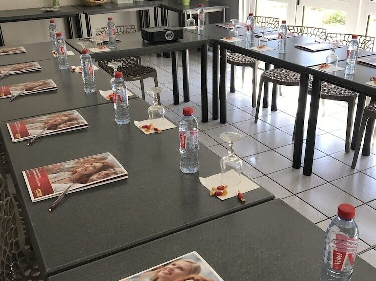 Отель Initial By Balladins Tours Sud