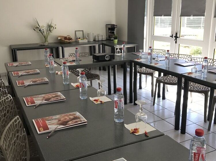 בית מלון כפרי Initial By Balladins Tours Sud