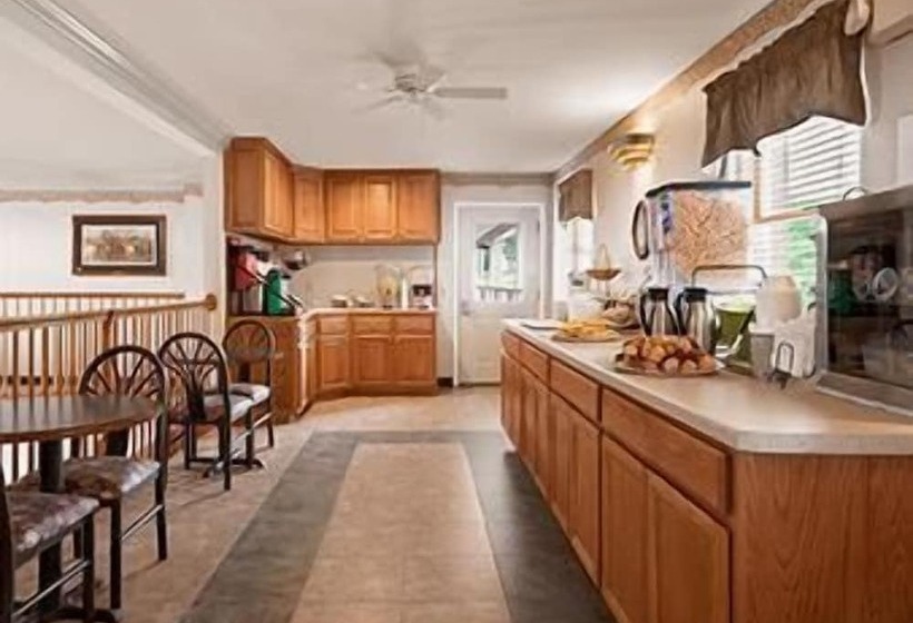 فندق Inn At Cemetery Hill