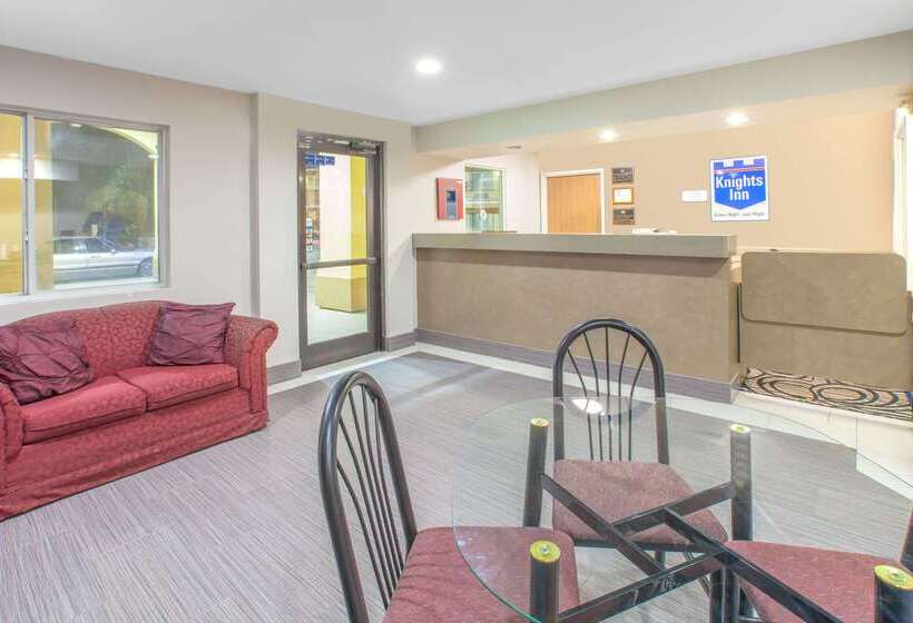 Отель Knights Inn Forest Hill