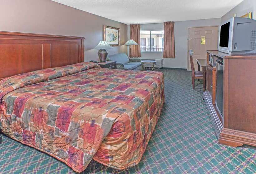 Отель Knights Inn Forest Hill