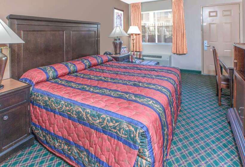 Отель Knights Inn Forest Hill