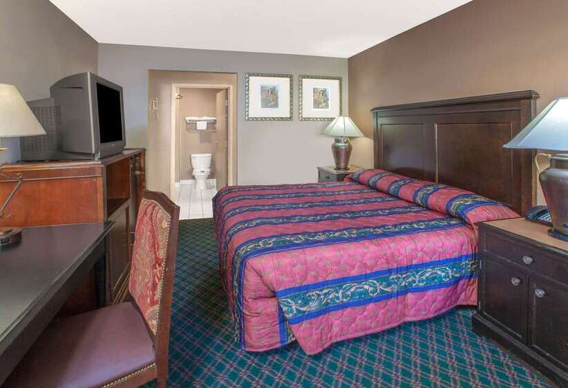 Отель Knights Inn Forest Hill