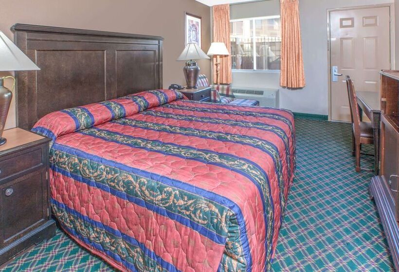 Отель Knights Inn Forest Hill