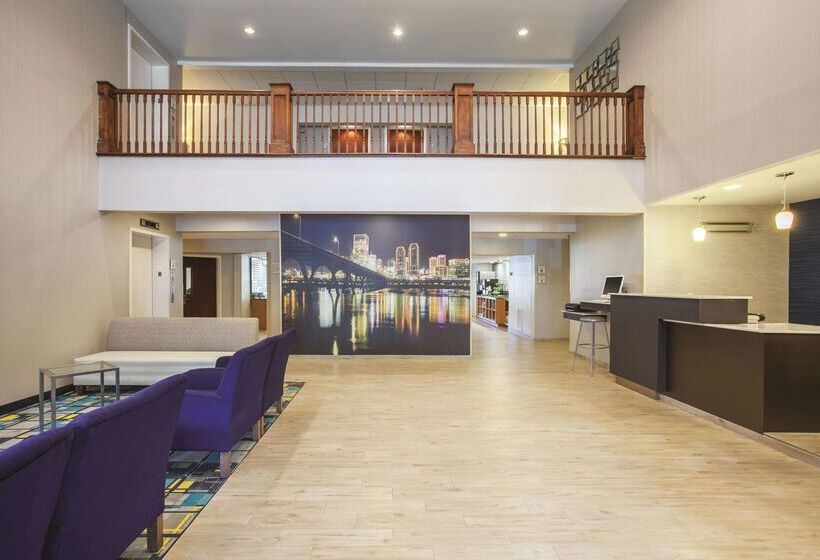 هتل La Quinta Inn By Wyndham Richmond South