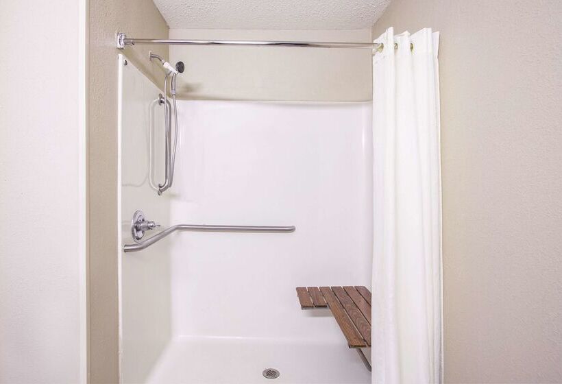 هتل La Quinta Inn By Wyndham Richmond South