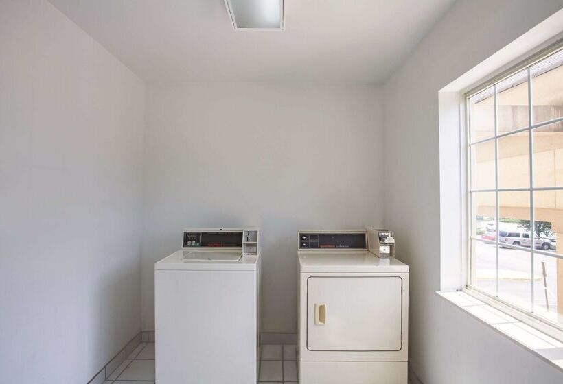 هتل La Quinta Inn By Wyndham Richmond South