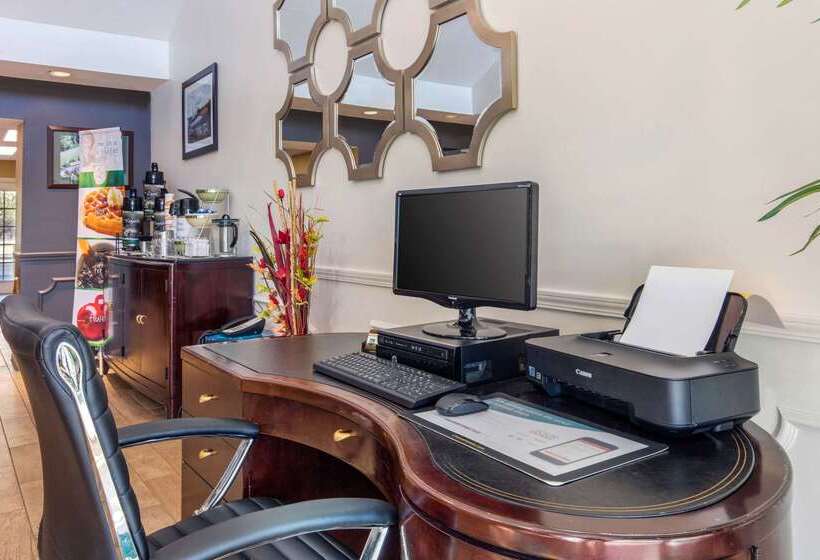 فندق Quality Inn Arab Hwy 231