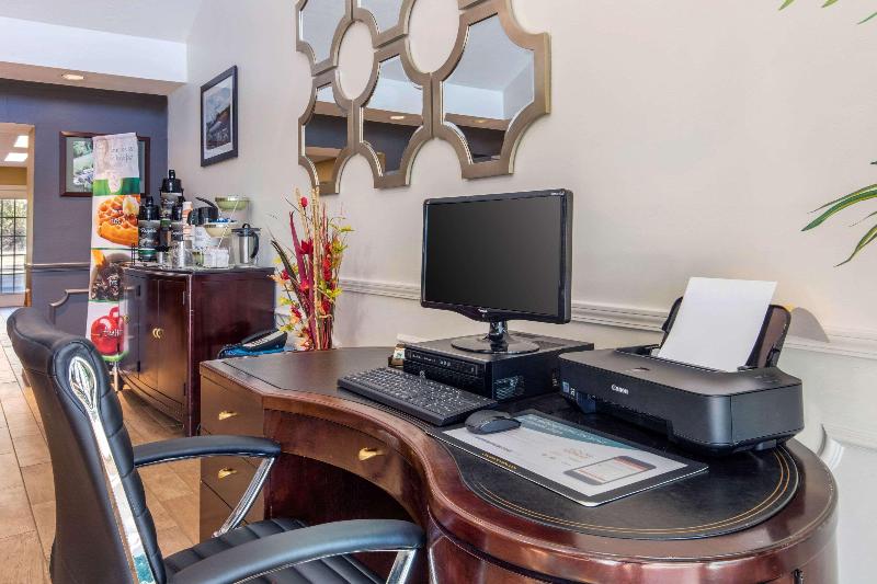 فندق Quality Inn Arab Hwy 231