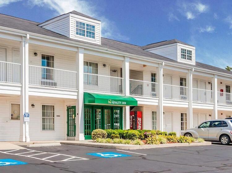 فندق Quality Inn Arab Hwy 231