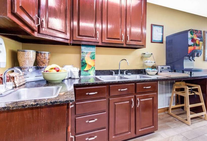 فندق Quality Inn Arab Hwy 231