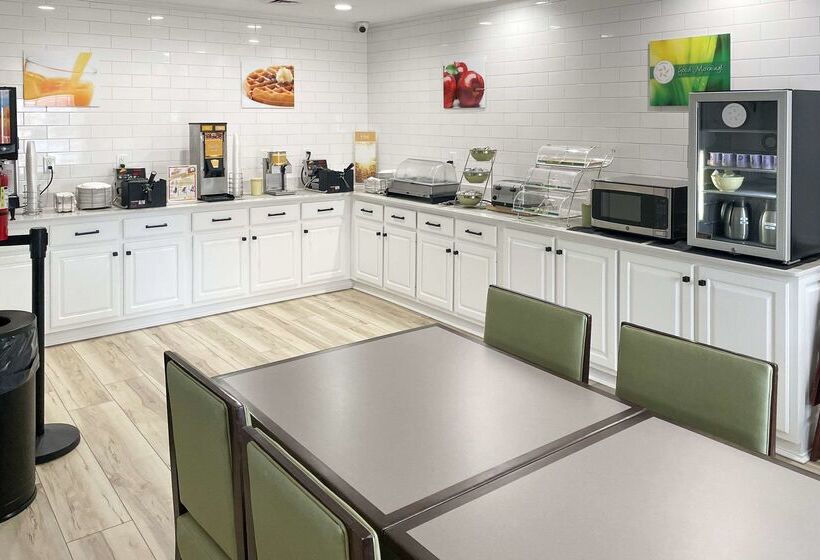 בית מלון כפרי Quality Inn