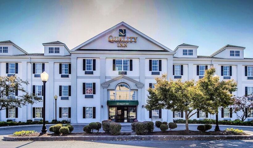 בית מלון כפרי Quality Inn