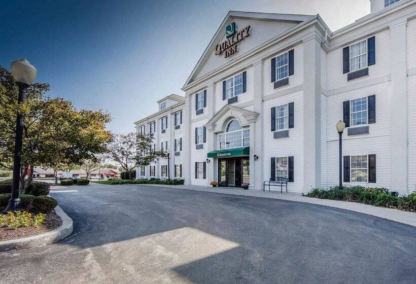 בית מלון כפרי Quality Inn