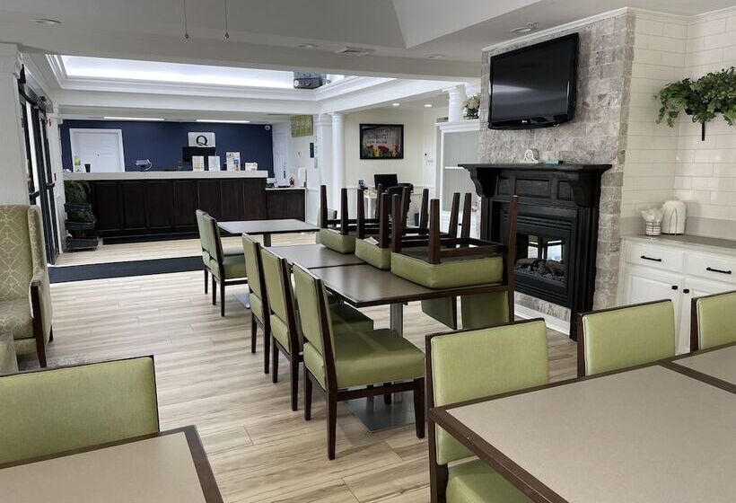 בית מלון כפרי Quality Inn