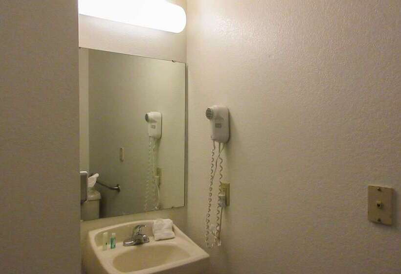 Отель Quality Inn