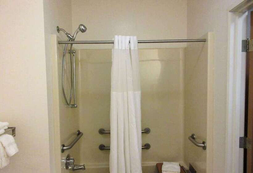 Отель Quality Inn