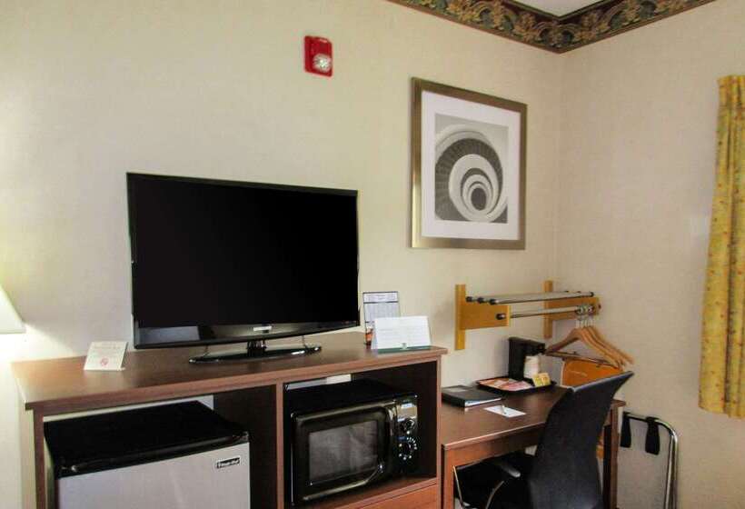 Отель Quality Inn