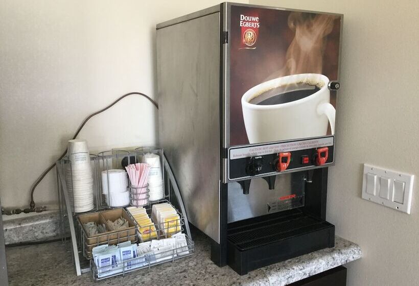 Отель Quality Inn