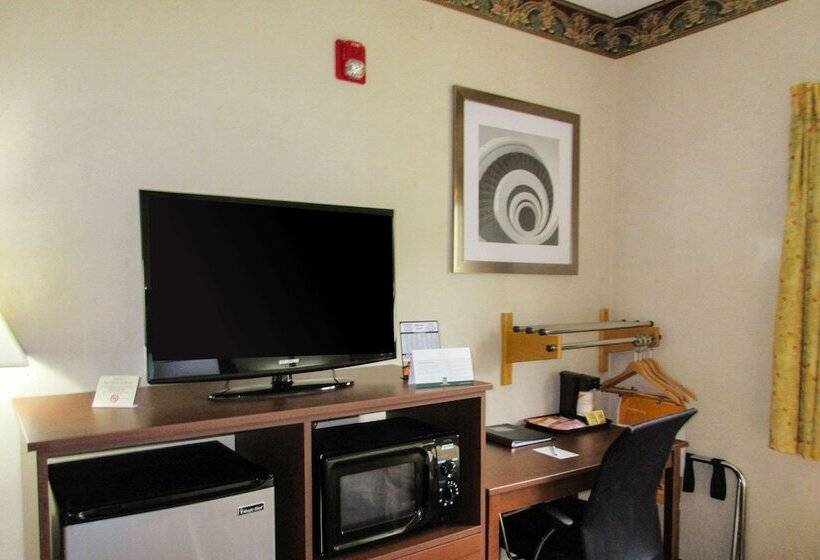 Отель Quality Inn