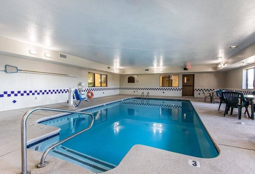 호텔 Quality Inn & Suites