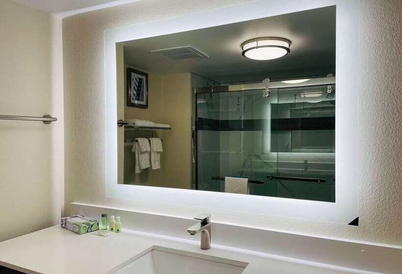 هتل Quality Inn & Suites Lake Charles South