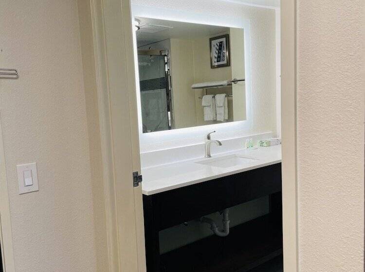 هتل Quality Inn & Suites Lake Charles South