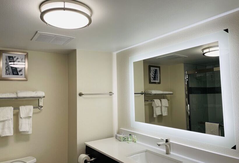 هتل Quality Inn & Suites Lake Charles South