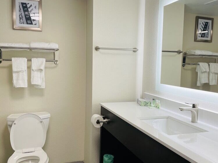 هتل Quality Inn & Suites Lake Charles South