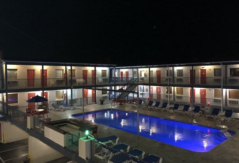 Sea And Breeze Hotel And Condo