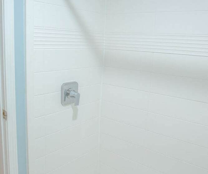 Sea And Breeze Hotel And Condo