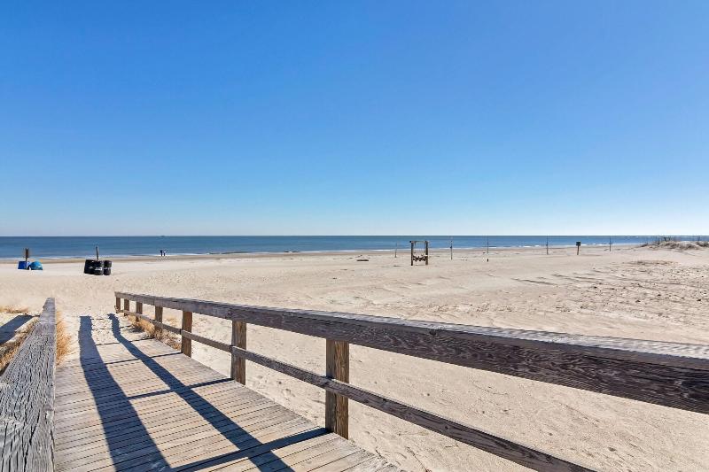 Sea And Breeze Hotel And Condo