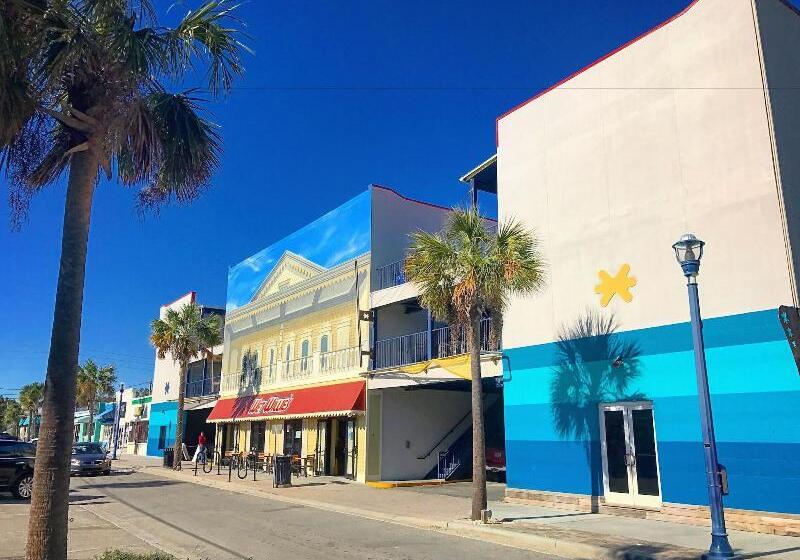 Sea And Breeze Hotel And Condo