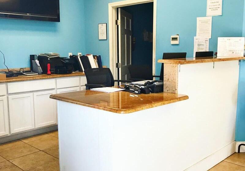 Sea And Breeze Hotel And Condo