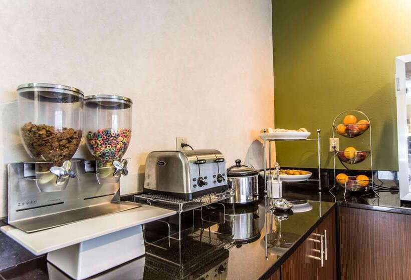 هتل Sleep Inn Airport