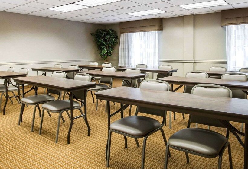 酒店 Clarion Pointe Albemarle