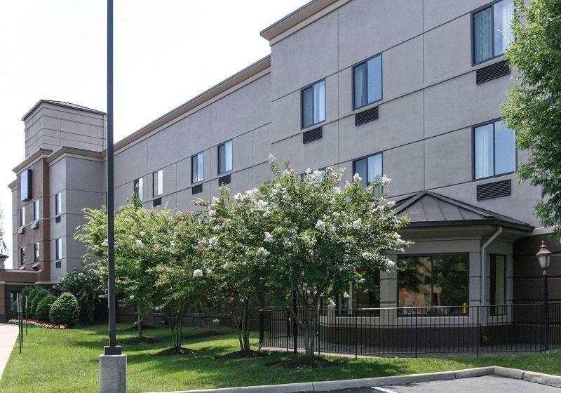 בית מלון כפרי Comfort Inn & Suites Ashland – Richmond North