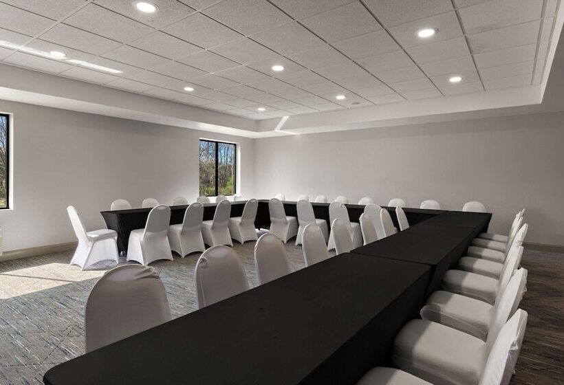 בית מלון כפרי Comfort Inn & Suites Ashland – Richmond North