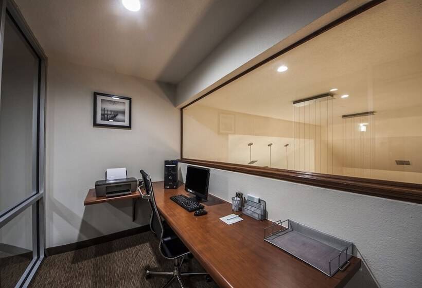 فندق Sleep Inn & Suites Tulsa Central I 44